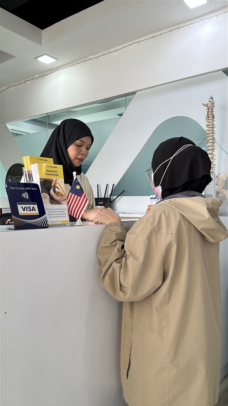Fisiouzma reception area in Kelana Mall, Kelana Jaya